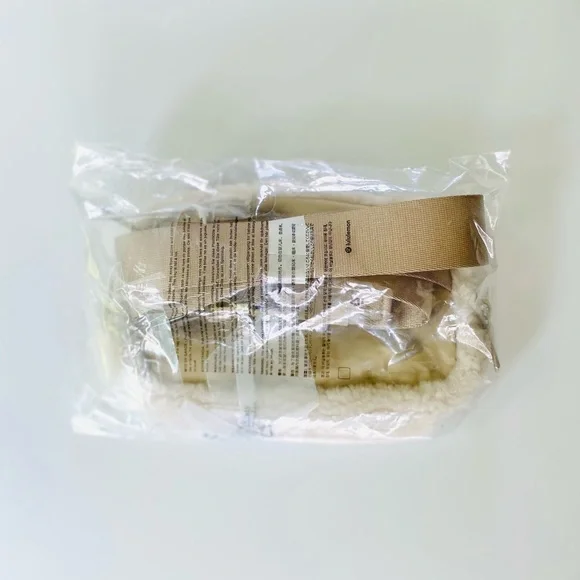 Lululemon Everywhere Fleece Belt Bag - Picture 4 of 5